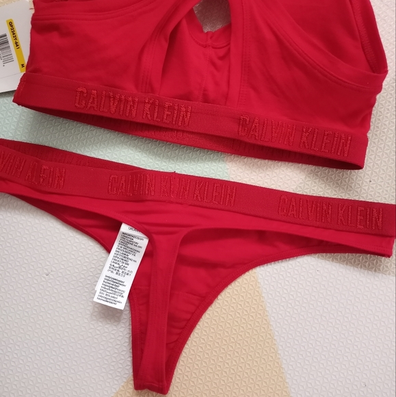 CALVIN KLEIN MATCHING BRALETTE AND THONG SET SIZE M - Picture 5 of 9